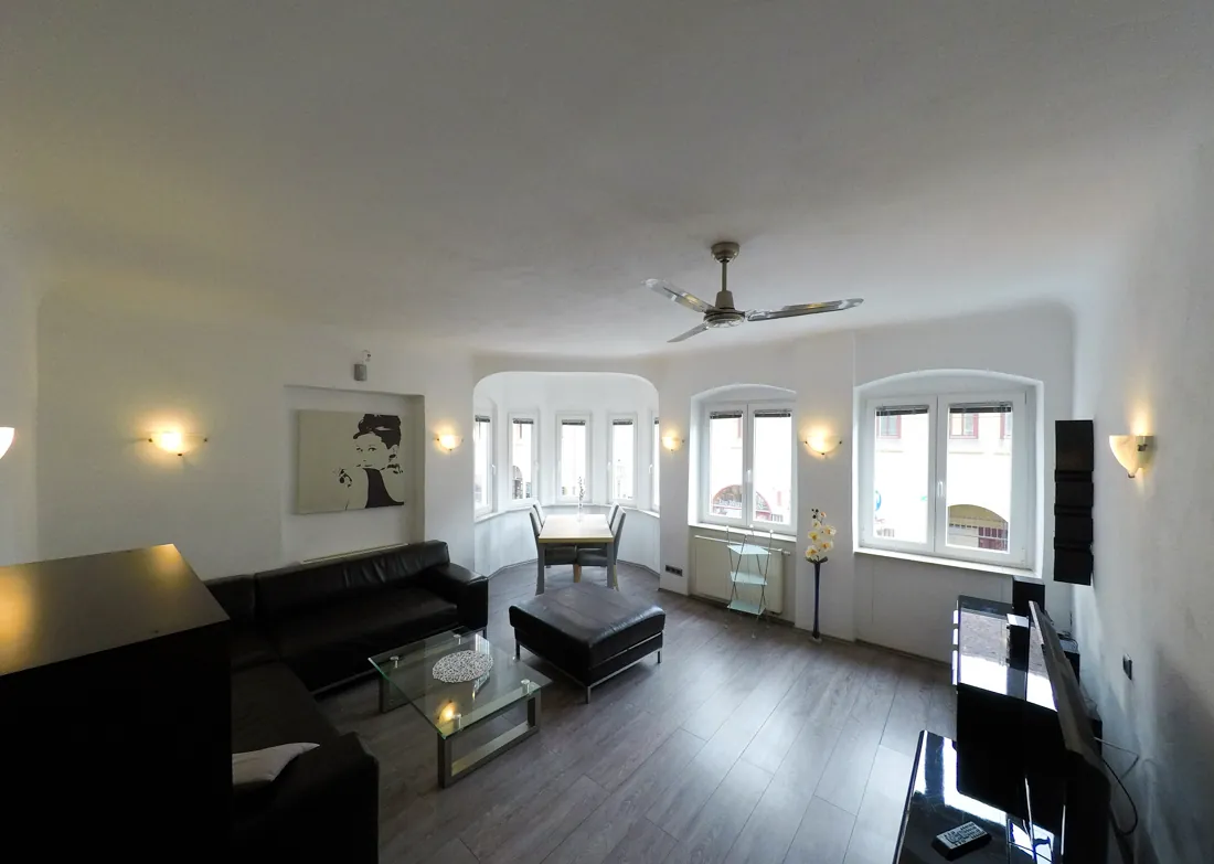 Wohnbereich mit Erker in einem Business-Apartment Auf dem Rain 1